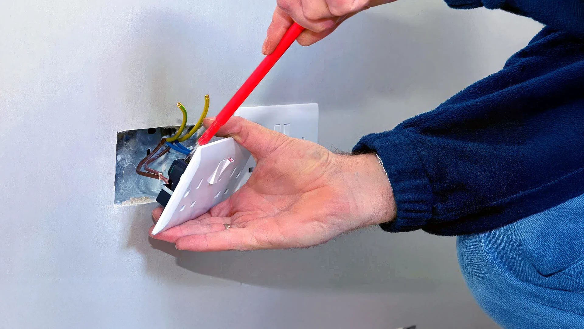 Contact Gold Coast electricians today