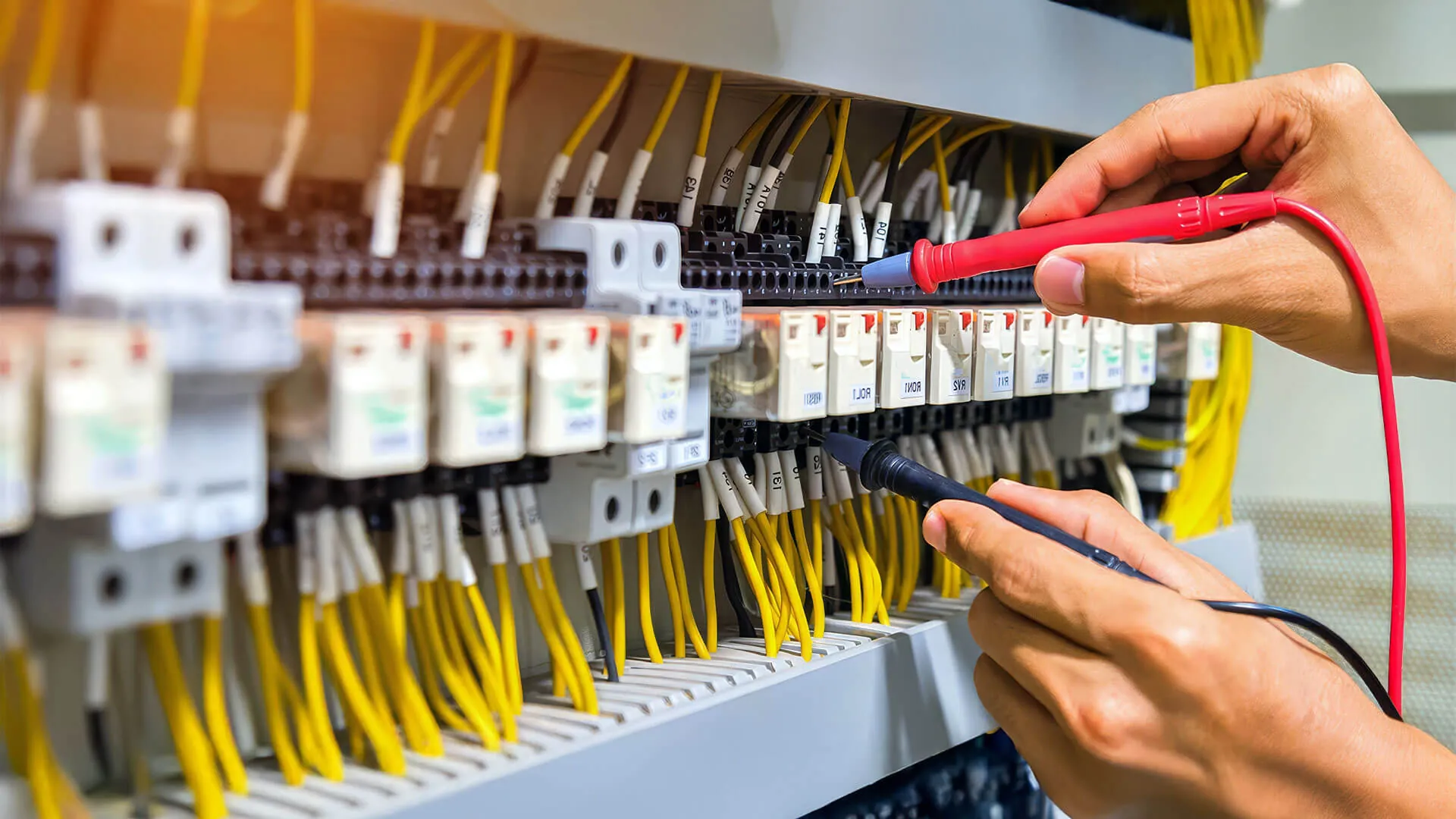 Calling Gold Coast emergency electrician for immediate help